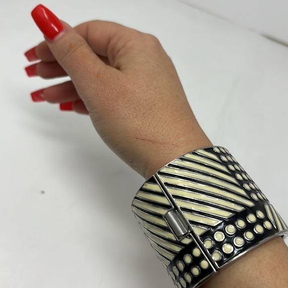 BR Banana Republic Cuff Bracelet 50mm wide Modern wide cuff enamel - Picture 7 of 8